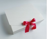Коробка подарочная Классика (картон мелованный, р-р 25*20*5 см, белый)