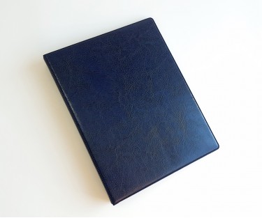 Тетрадь на кольцах Classic со сменным блоком (А5, 120 листов, клетка, темно-синий)
